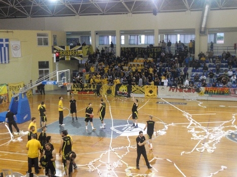 «Η βασίλισσα να καθήσει και πάλι στον θρόνο της»
