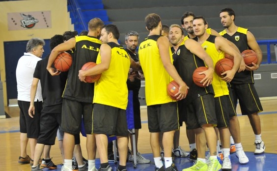 Αποθέωση για την ΑΕΚ
