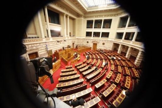 Δέκα νέοι φόροι μας χτυπούν την πόρτα το 2013