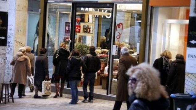 Ανοιχτά τα καταστήματα ξανά την Πέμπτη
