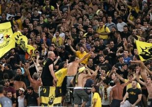 Οπαδοί στο ξενοδοχείο της ΑΕΚ