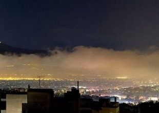 Τεράστιο πέπλο αιθαλομίχλης «πνίγει» την Αττική