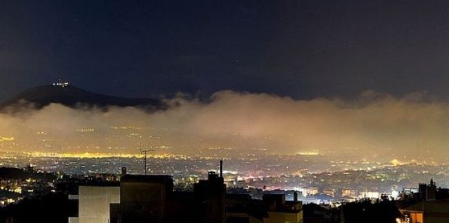 Τεράστιο πέπλο αιθαλομίχλης «πνίγει» την Αττική