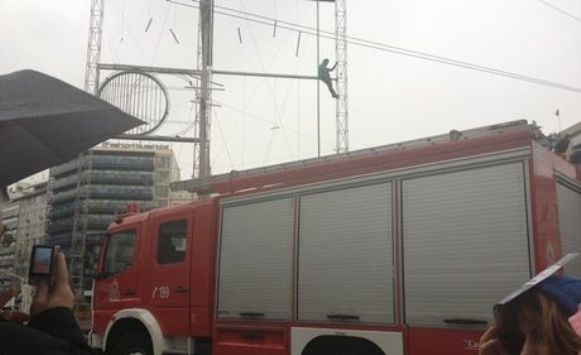 Σώα η γυναίκα που απειλούσε να αυτοκτονήσει