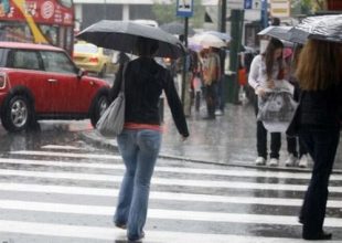 Τοπικές βροχές και λίγα χιόνια στα ορεινά