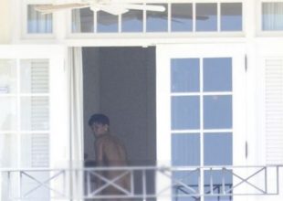 Οι ολόγυμνες φωτογραφίες της Rihanna