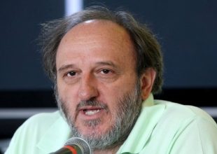 Μίλησε… με τη γραμματέα του