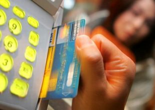 Με κάρτα όλες οι συναλλαγές άνω των 500 ευρώ