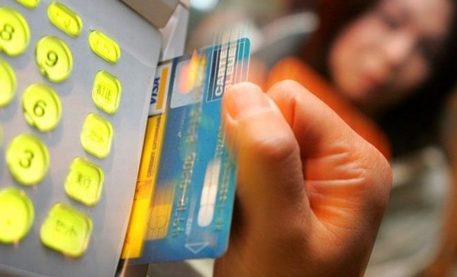 Με κάρτα όλες οι συναλλαγές άνω των 500 ευρώ