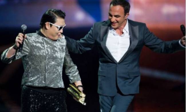 O Aλιάγας έβαλε τον «Gangnam Style» να χορέψει… συρτάκι!