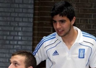«Σφάζονται» στα πόδια του Ανάκογλου