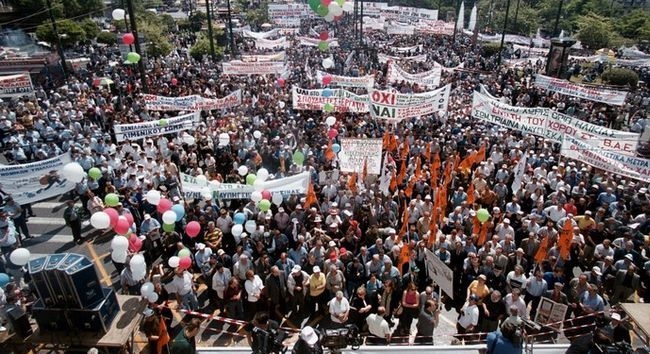 Στον εισαγγελέα οι 35 συλληφθέντες-Συγκέντρωση ΠΑΜΕ στην Ευελπίδων