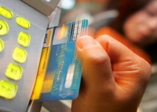Με κάρτα όλες οι συναλλαγές άνω των 500 ευρώ