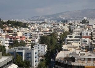 ”Βουτιά” στις τιμές των ακινήτων