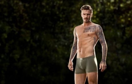 Ο David Beckham τρέχει σχεδόν γυμνός