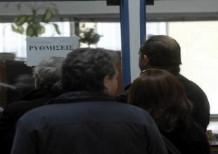 Πότε η εφορία θα βάζει χέρι στις καταθέσεις