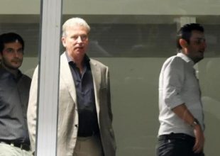 Καταρρέει η Seymour Pierce