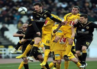 Τους κέρασε πικρό… Καφέ! (vid)