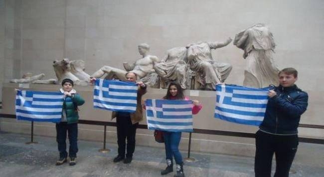 Τι λένε οι μαθητές που ύψωσαν την ελληνική σημαία στο Βρετανικό Μουσείο