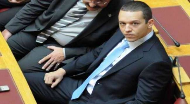 «Είσαι τρελός και καραγκιόζης» (vid)
