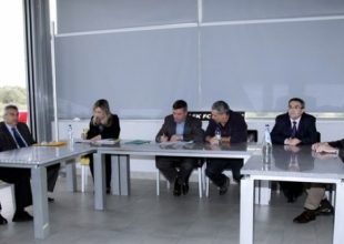 Στο τραπέζι και το θέμα της αδειοδότης