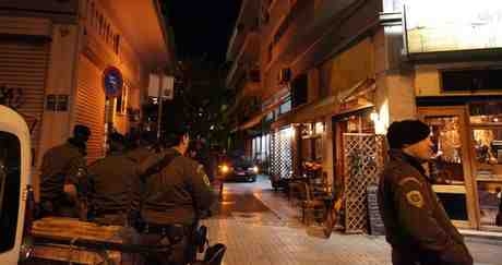 Βρέθηκαν όπλα και χειροβομβίδες σε αυτοκίνητο