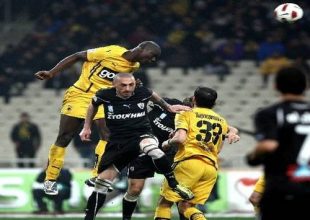 Με κόντρα διαιτησία και τύχη (vid)
