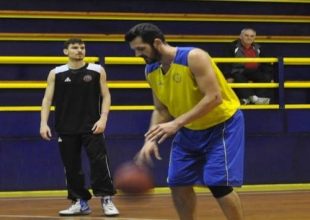 Αφοπλίζει Πέττα και τελειώνει το ματς