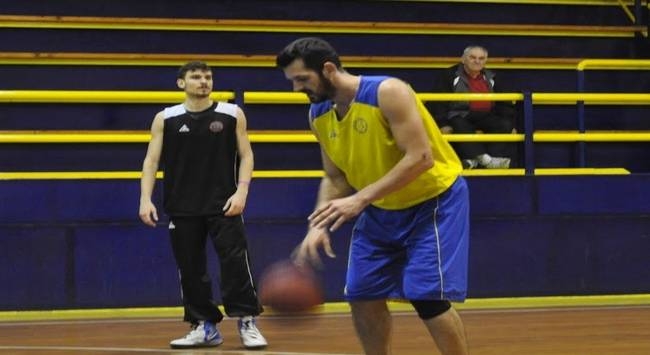 Αφοπλίζει Πέττα και τελειώνει το ματς