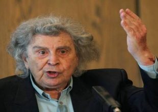 Βελτιώνεται η κατάσταση της υγείας του Μίκη Θεοδωράκη