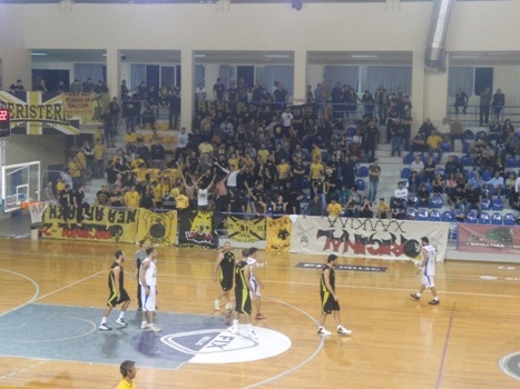 Με κόσμο στα Εξάρχεια!