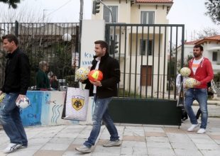 Έδωσαν χαρά στα παιδιά(photos)