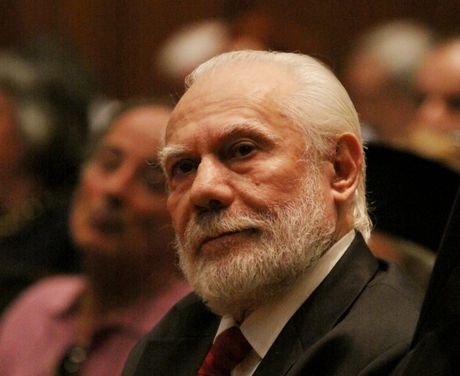 Το’σκασε ντυμένος… παπάς