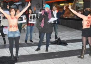 Topless διαδήλωση κατά της μαντήλας