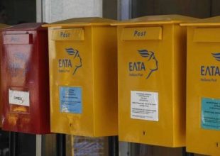 Νεαροί έκαναν “βαποράκι” τα ΕΛΤΑ