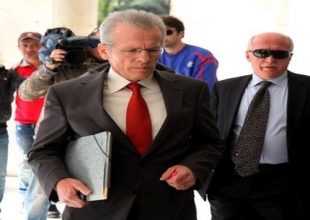 Τρία usb στον υπολογιστή του Διώτη