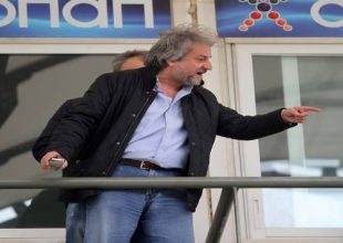 Τα… γύρισε ο Κομπώτης!