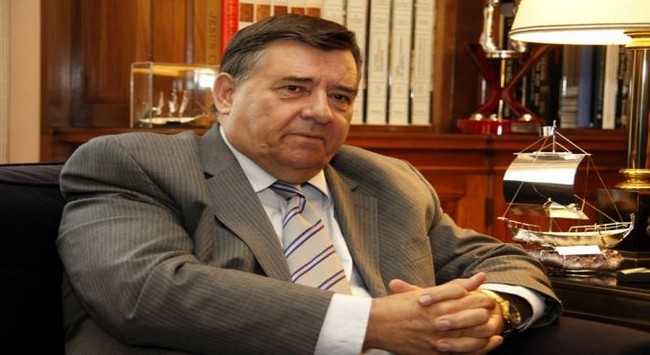 Καρατζαφέρης υπέρ της ΑΕΚ