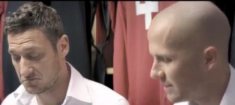 Ο Μπράντλεϊ μαθαίνει αγγλικά στον Τότι (vid)