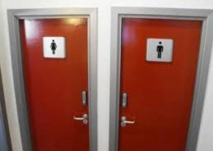 Έκαναν σεξ στην τουαλέτα καφετέριας όταν ξαφνικά…