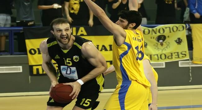 Με 20 μολότοφ στο Χολαργό