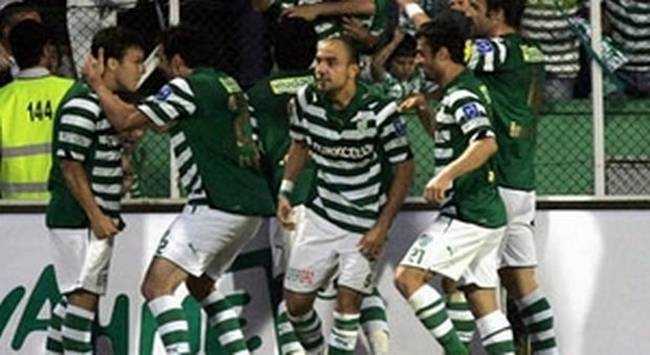 Άγριο ξύλο τερματοφύλακα σε οπαδό (vid)