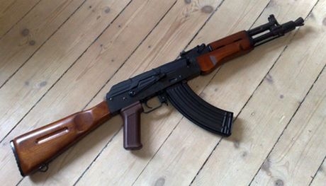 Βρήκαν καλάσνικοφ σε σκουπίδια στη Βέροια