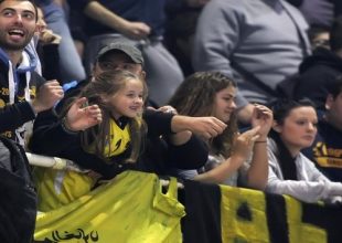 ΑΕΚ σ’ αγαπάμε και σ’ ακολουθάμε και σε Α’ τοπικό!