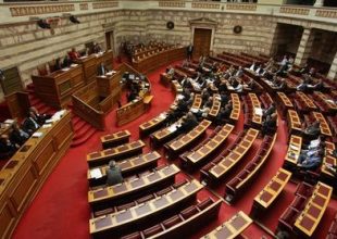 Επί τάπητος το πολυνομοσχέδιο στην Ολομέλεια της Βουλής