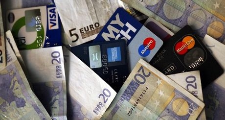 Ασπίδα προστασίας για τα υπερχρεωμένα νοικοκυριά