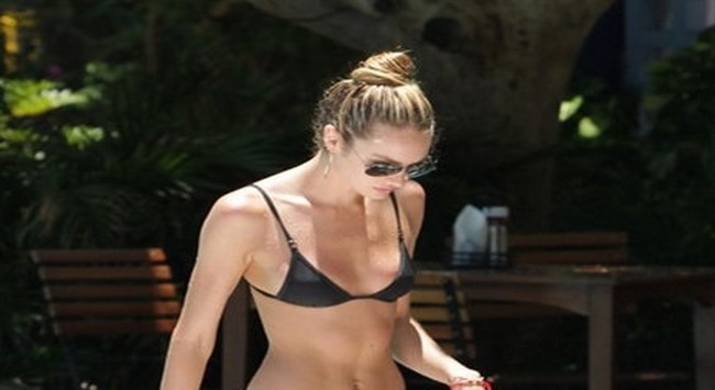 Η Candice Swanepoel σε τρυφερό τετ α τετ! (pics)
