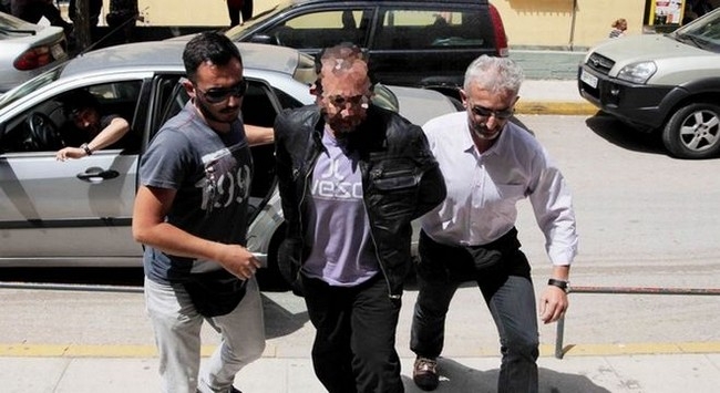 Υπό δρακόντεια μέτρα ασφαλείας η μεταφορά του “Δράκου των Πετραλώνων” στον ανακριτή