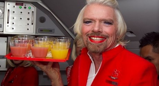 Ο δισεκατομμυριούχος Richard Branson ντύθηκε αεροσυνοδός αφού έχασε στοίχημα