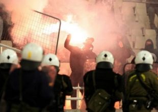 «Φουσκωτοί» επιτέθηκαν σε δημοσιογράφο μέσα σε αθλητική εφημερίδα